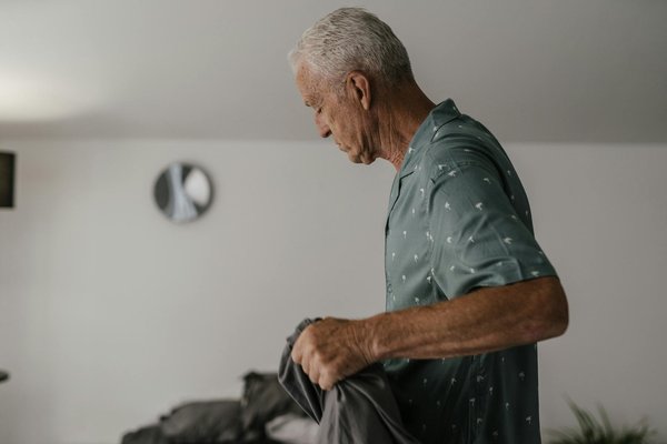 Quels dispositifs d'alerte existent pour les seniors vivant seuls ?